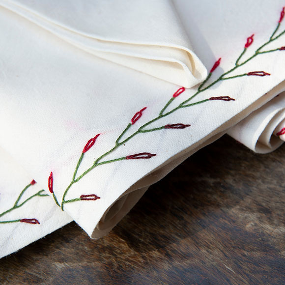 Coton Textilreinigung - Tischdecken Reinigung - handbestickte saubere Tischdecke